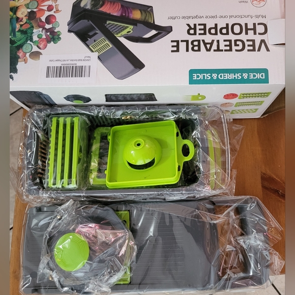 Vegetables Chopper 12 in 1 Multi-functional Vegetable Cutter - Picture 2 of 6